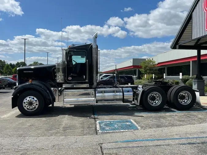 2025 Kenworth W900