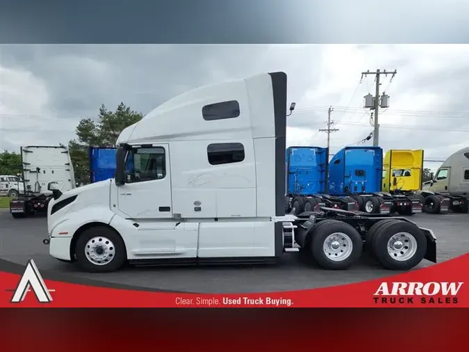 2022 VOLVO VNL760