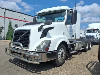 2017 VOLVO VNL64TRACTOR