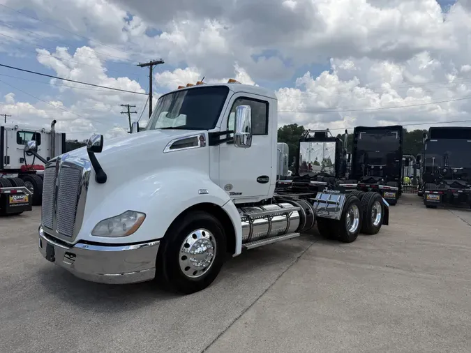 2021 Kenworth T6802bfb882ef34d0460700a25baa21b1f13