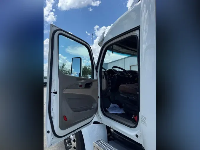 2022 Peterbilt 567