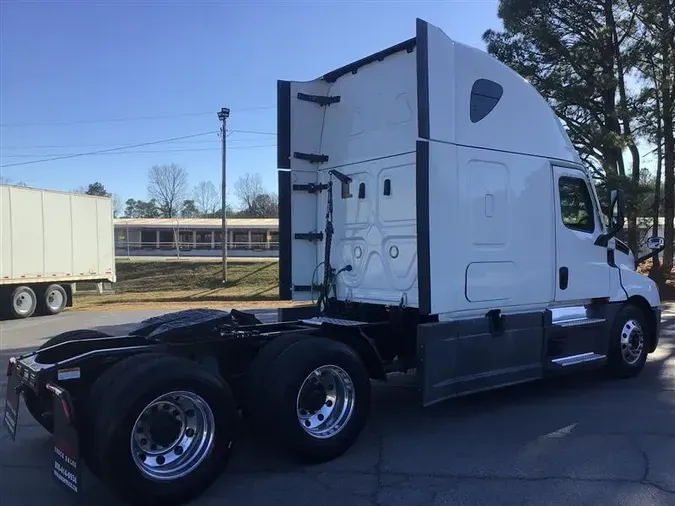 2021 FREIGHTLINER CA126