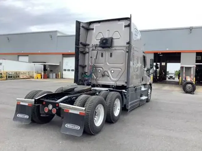 2023 Freightliner Cascadia