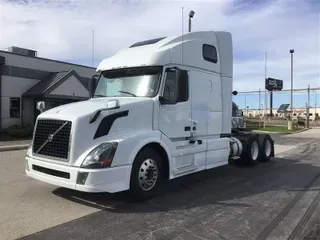 2016 VOLVO VNL670
