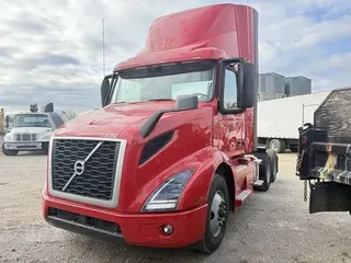 2022 VOLVO VNR64T300