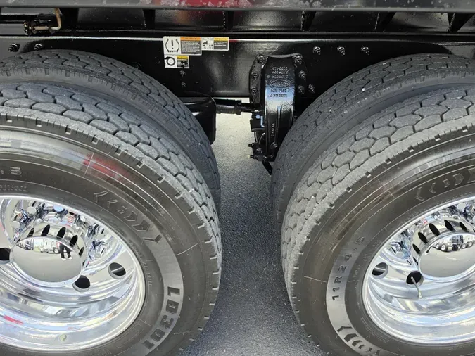 2025 Peterbilt 5892c09b86b531e122ae2fe2c8d8e663ea0