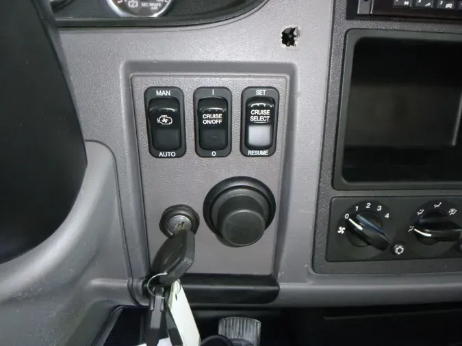 2020 Peterbilt 337