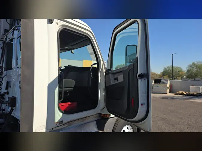 2020 Freightliner Cascadia 126