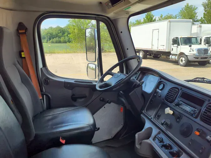 2011 FREIGHTLINER/MERCEDES M2 106