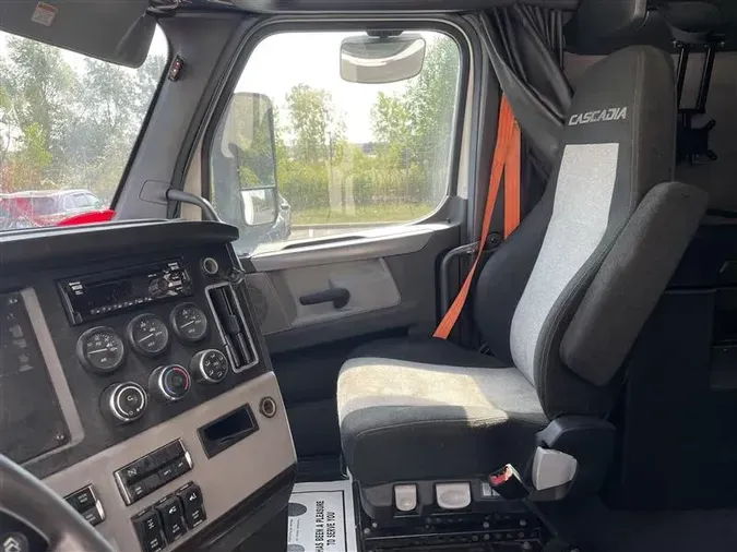 2019 FREIGHTLINER CA126