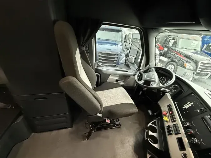 2021 FREIGHTLINER CA126