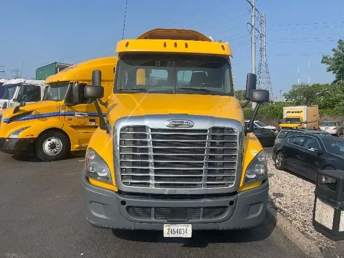 2018 Freightliner X12564ST