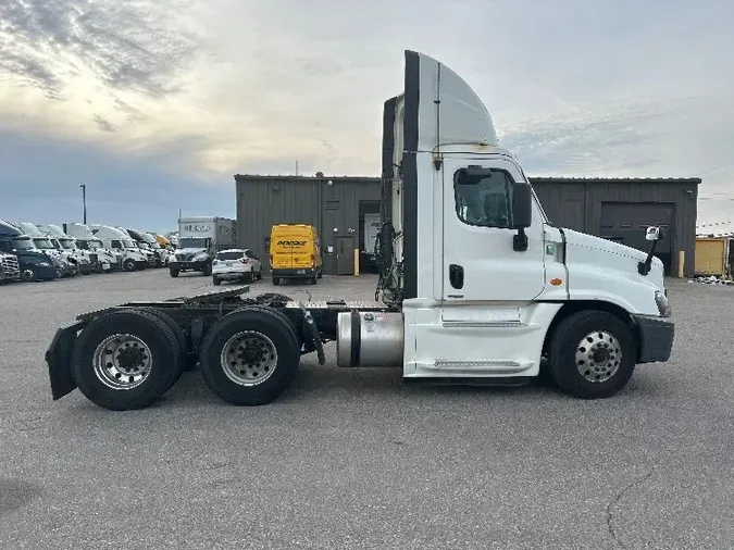 2018 Freightliner X12564ST