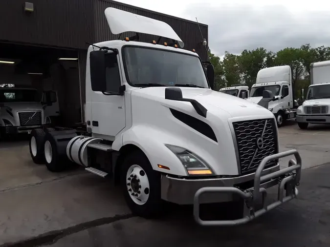 2019 VOLVO VNL64T-300