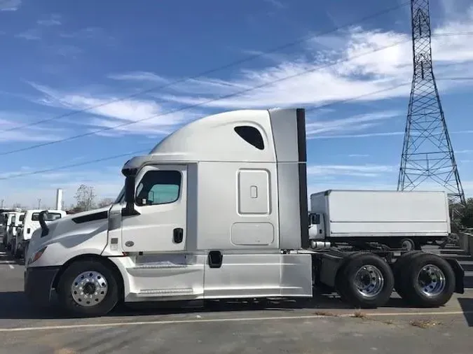 2020 Freightliner Cascadia