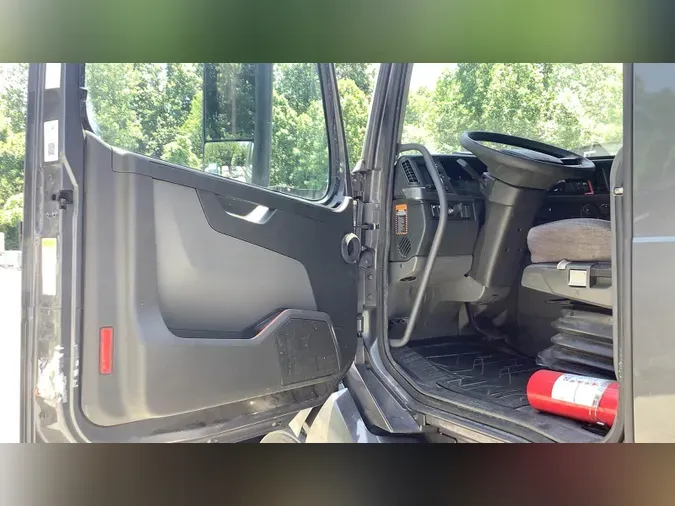 2022 Volvo VNL760