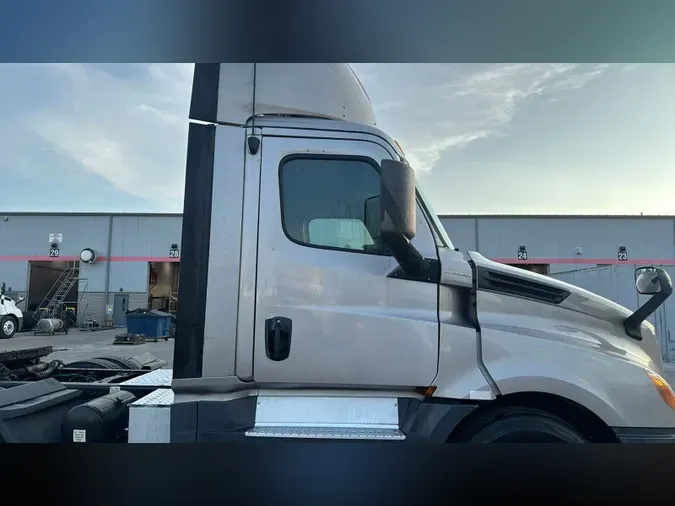 2020 Freightliner Cascadia 1262c3a6853f01fa4f0fc8e86e7f3a1cc35