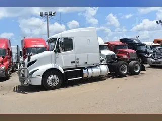 2020 VOLVO VNR62T640