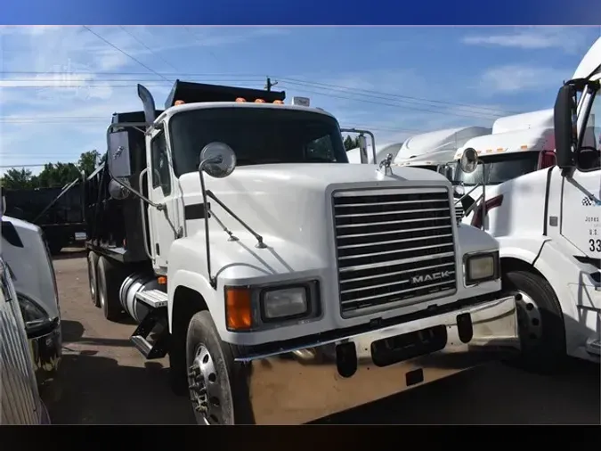 2010 MACK PINNACLE CHU613