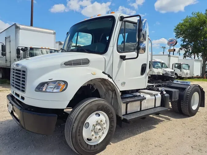 2017 FREIGHTLINER M2 106
