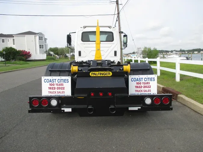 2017 INTERNATIONAL 4300