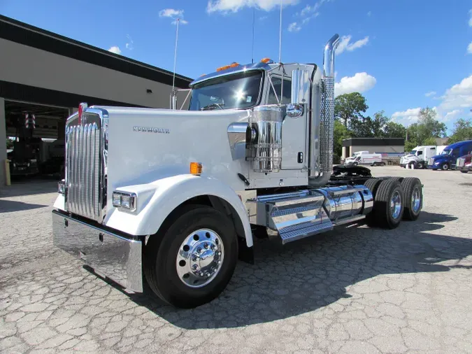 2025 Kenworth W900L