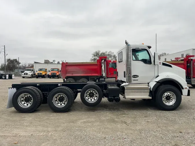 2025 Kenworth T880