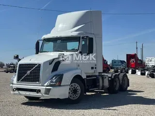 2017 VOLVO VNL64T300