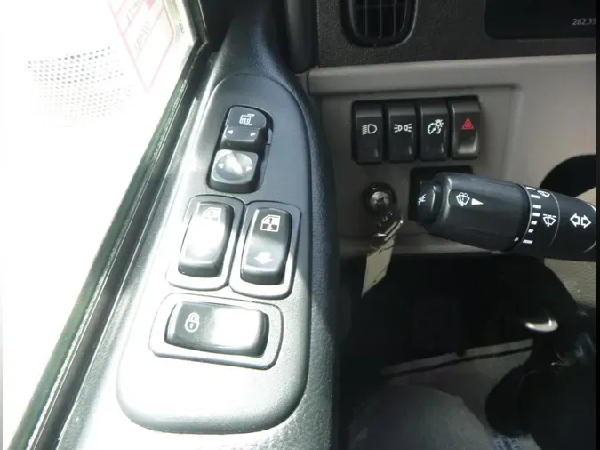 2023 Peterbilt 389