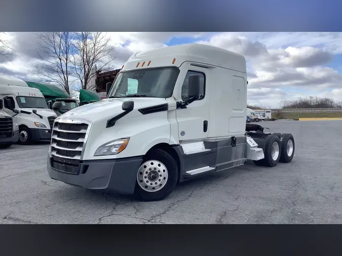 2021 Freightliner Cascadia 126