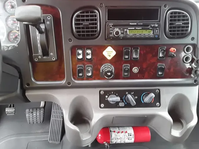 2016 FREIGHTLINER M2 106
