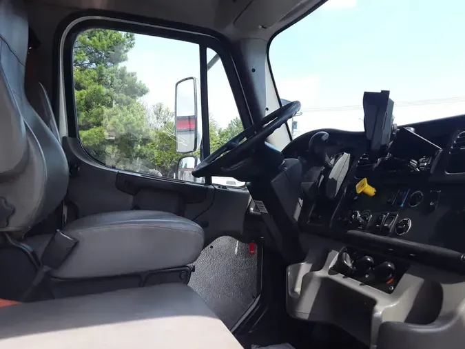 2019 FREIGHTLINER/MERCEDES M2 106