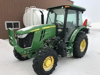 2017 John Deere 5100E