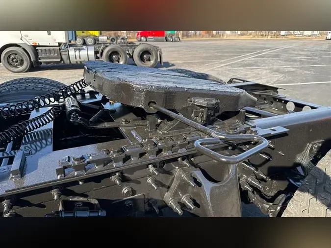 2020 INTERNATIONAL LT