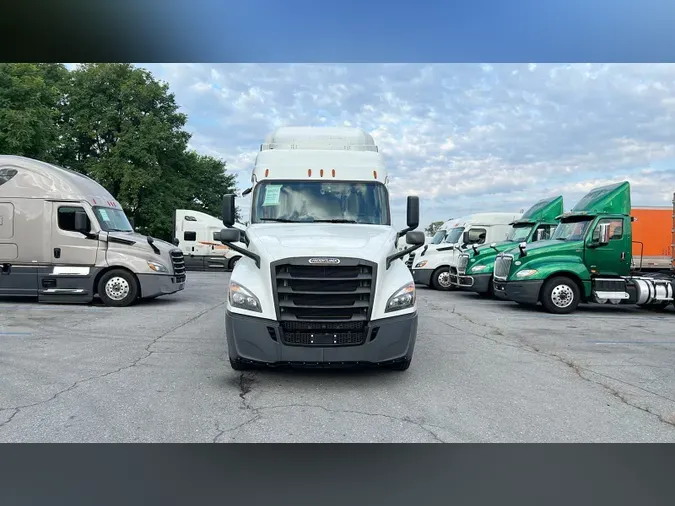 2020 Freightliner Cascadia 126