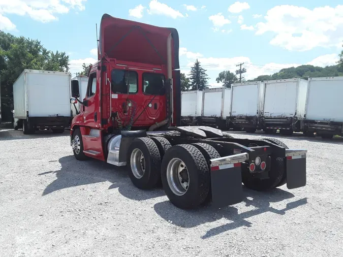 2018 FREIGHTLINER/MERCEDES CASCADIA 125