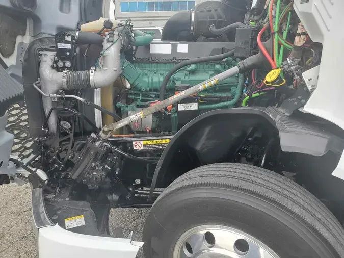 2024 VOLVO VNL64T760