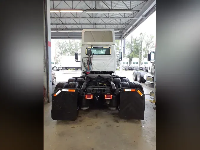 2019 NAVISTAR INTERNATIONAL LT625 DAYCAB T/A