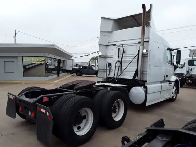 2020 VOLVO VNR64T-640