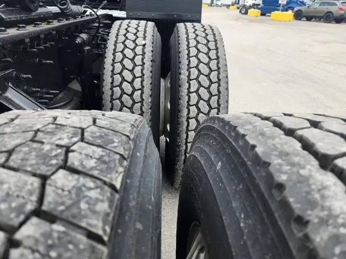 2020 VOLVO VNL64T760