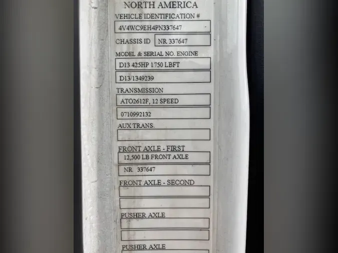 2023 Volvo VNR64T400