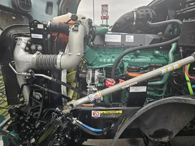 2025 VOLVO VNL64T8602c6caff4443df7d64a5f4c44425d0ca9