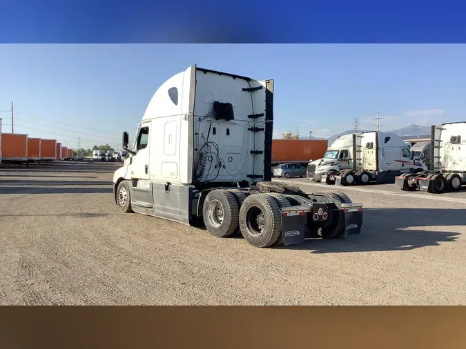 2022 Freightliner Cascadia 126