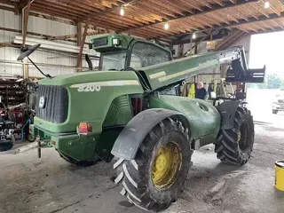 2001 John Deere 3200