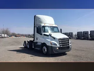 2020 Freightliner Cascadia 126