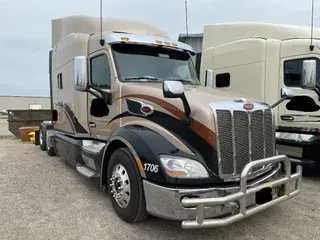 2017 PETERBILT 579