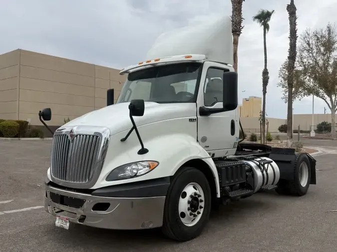 2019 NAVISTAR INTERNATIONAL RH613 DAYCAB S/A