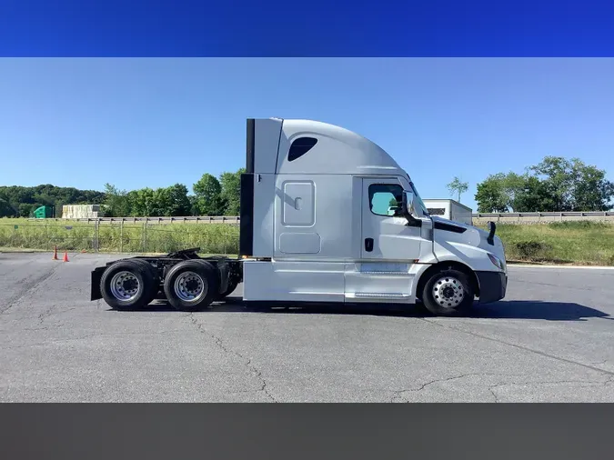 2022 Freightliner Cascadia 126