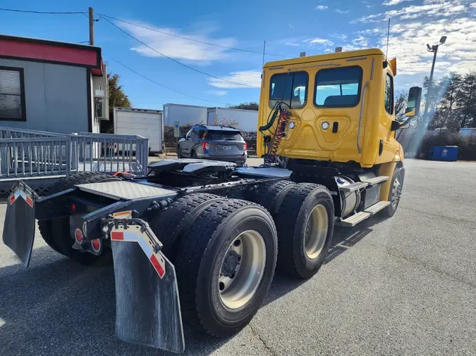 2018 FREIGHTLINER/MERCEDES CASCADIA 113