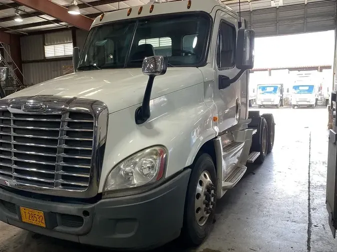 2016 FREIGHTLINER/MERCEDES CASCADIA 125